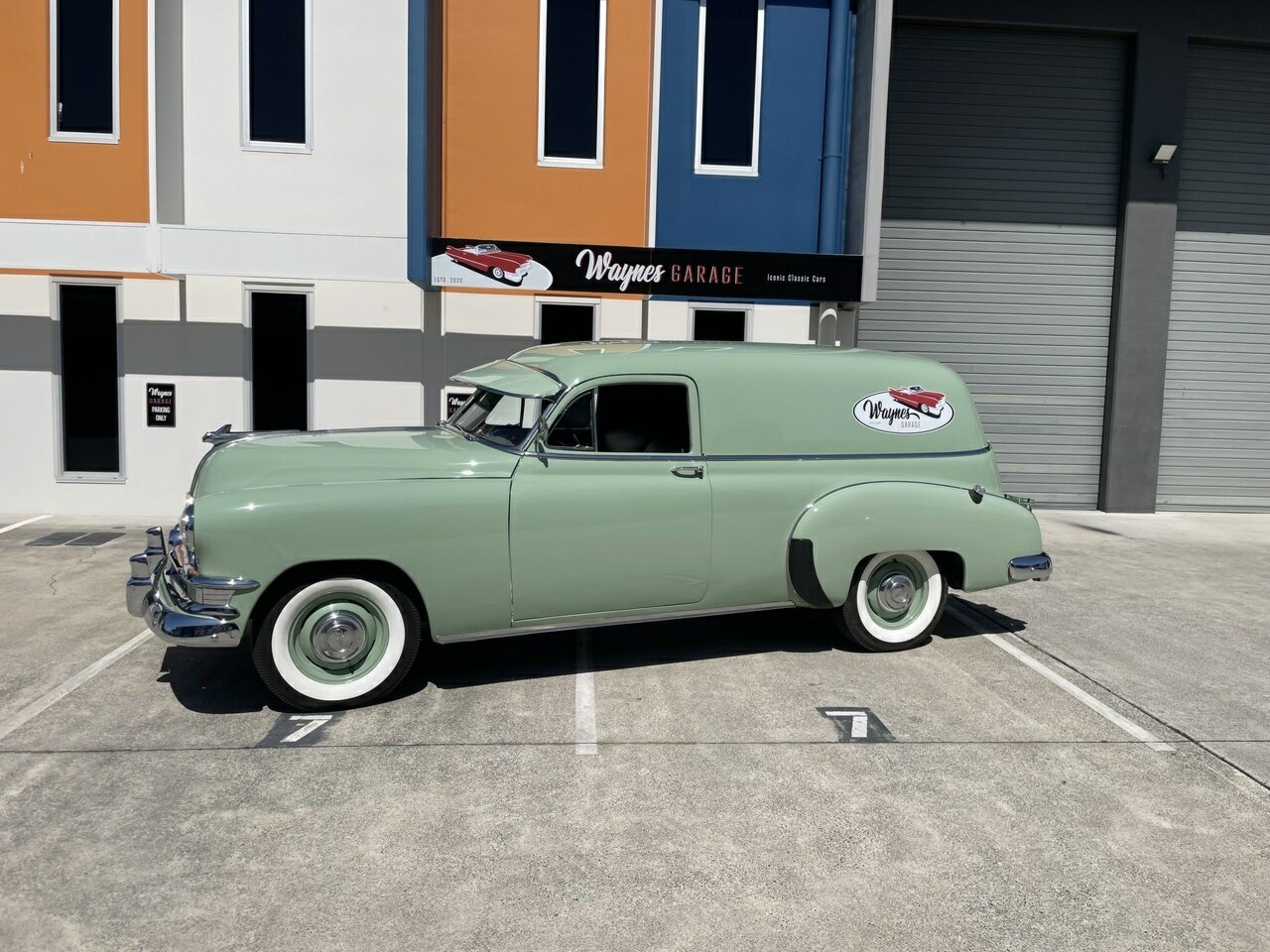 1952 PONTIAC CHIEFTAIN 3 SP MANUAL SEDAN DELIVERY