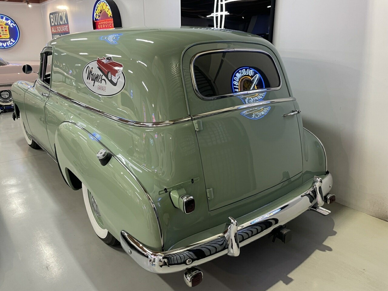 1952 PONTIAC CHIEFTAIN 3 SP MANUAL SEDAN DELIVERY