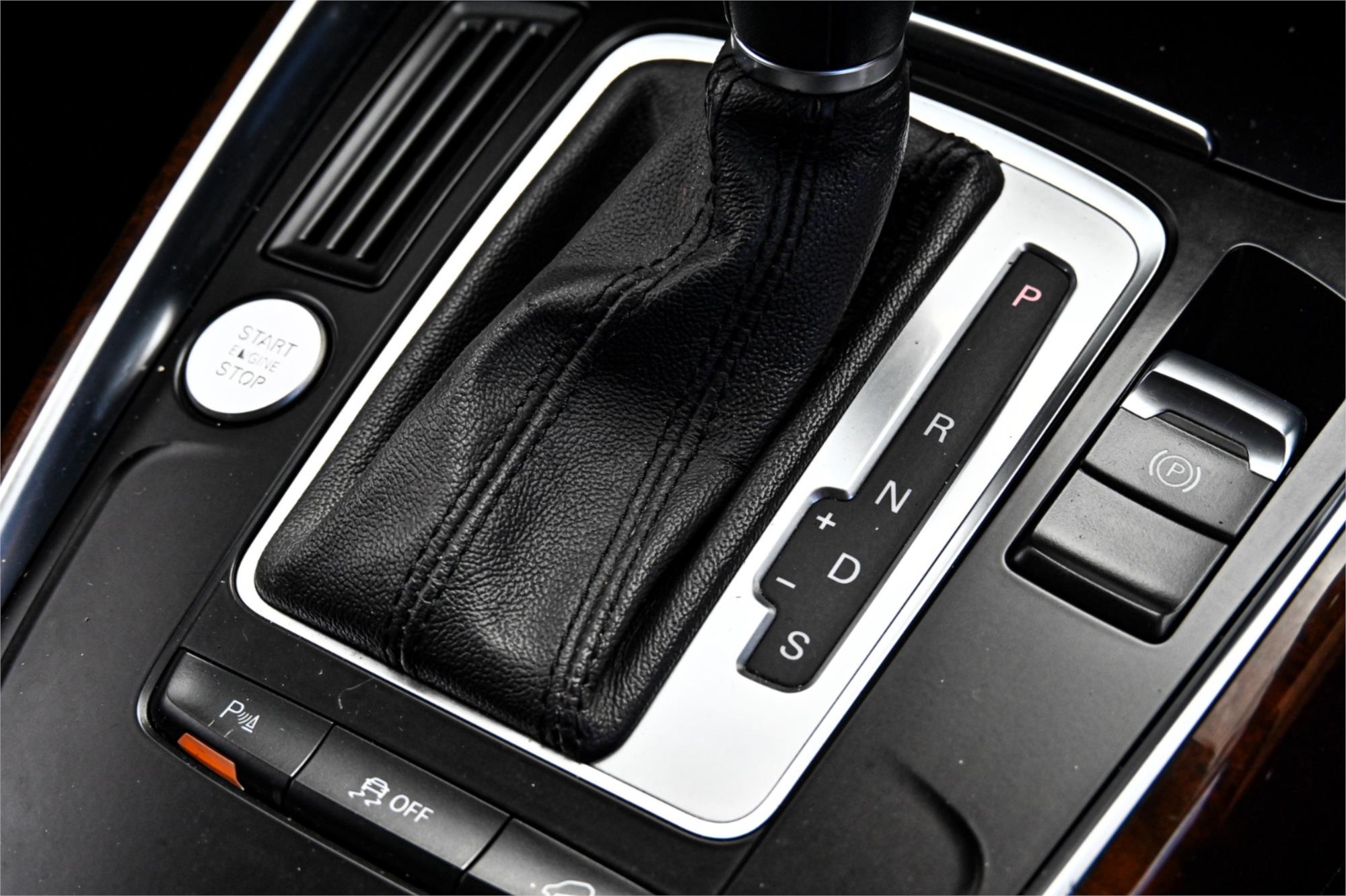 2011 AUDI Q5 8R MY11 3.0 TDI QUATTRO 7 SP AUTO DUAL CLUTCH 4D WAGON