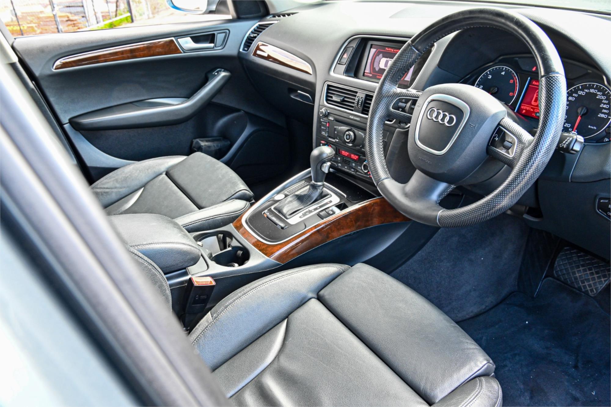 2011 AUDI Q5 8R MY11 3.0 TDI QUATTRO 7 SP AUTO DUAL CLUTCH 4D WAGON