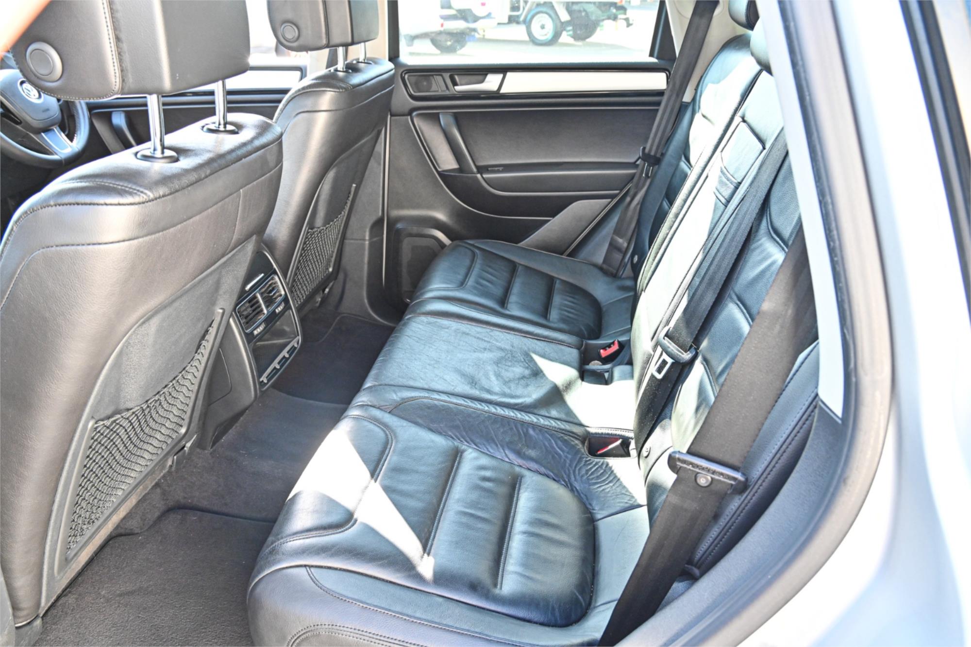 2013 VOLKSWAGEN TOUAREG 7P MY14 150 TDI 8 SP AUTOMATIC 4D WAGON