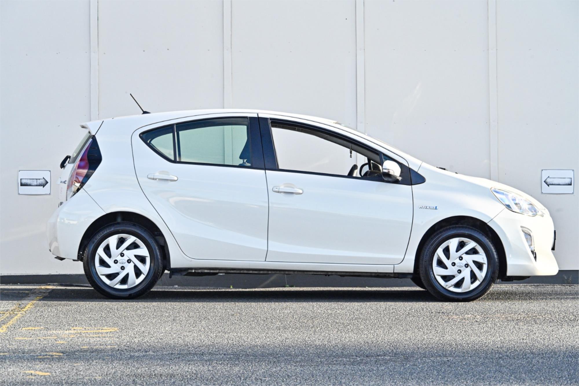 2015 TOYOTA PRIUS-C NHP10R HYBRID CONTINUOUS VARIABLE 5D HATCHBACK