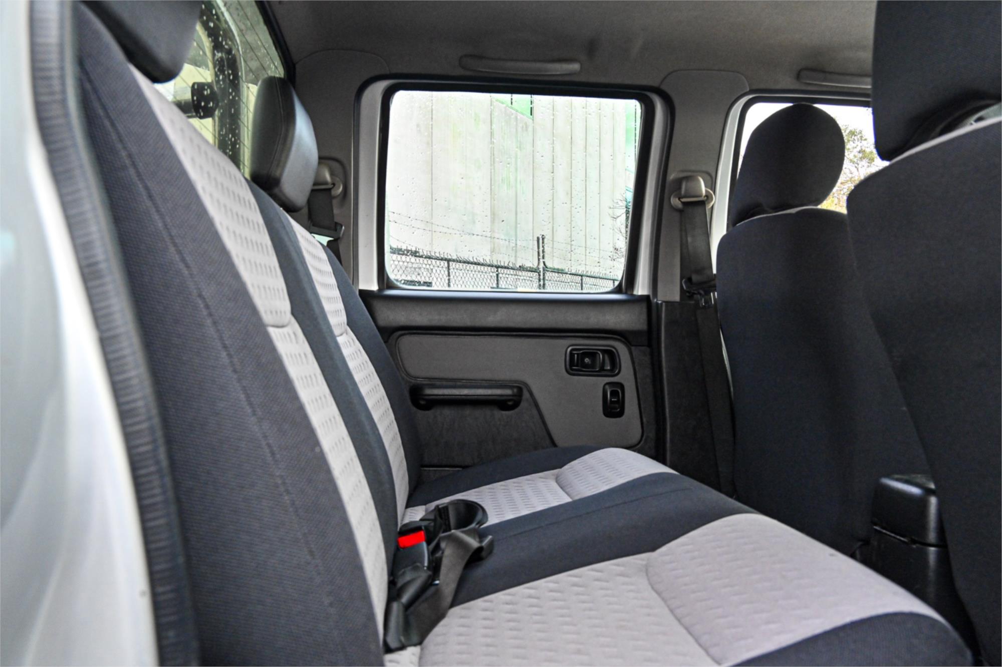 2012 NISSAN NAVARA D22 SERIES 5 ST-R (4x4) 5 SP MANUAL DUAL CAB P/UP