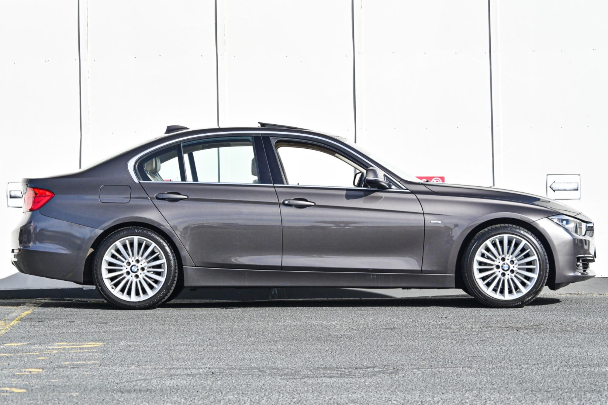 2013 BMW 3 F30 28i 8 SP AUTOMATIC 4D SEDAN