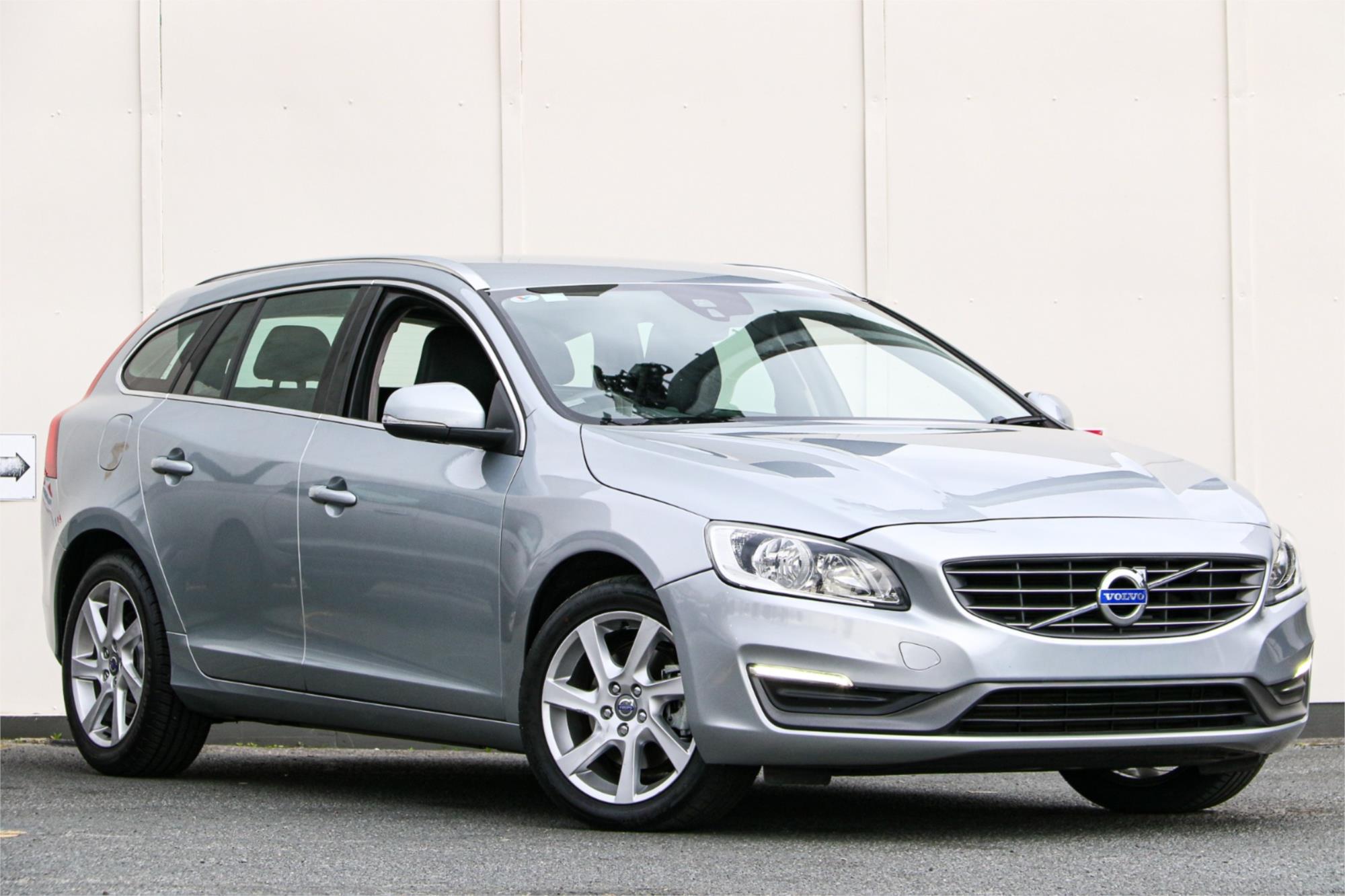 2015 VOLVO V60 F MY15 D4 KINETIC 8 SP AUTOMATIC 4D WAGON