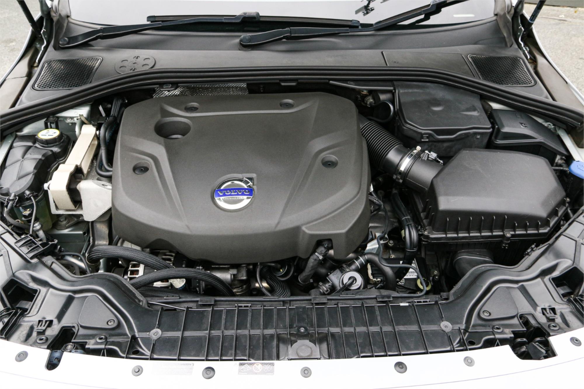 2015 VOLVO V60 F MY15 D4 KINETIC 8 SP AUTOMATIC 4D WAGON