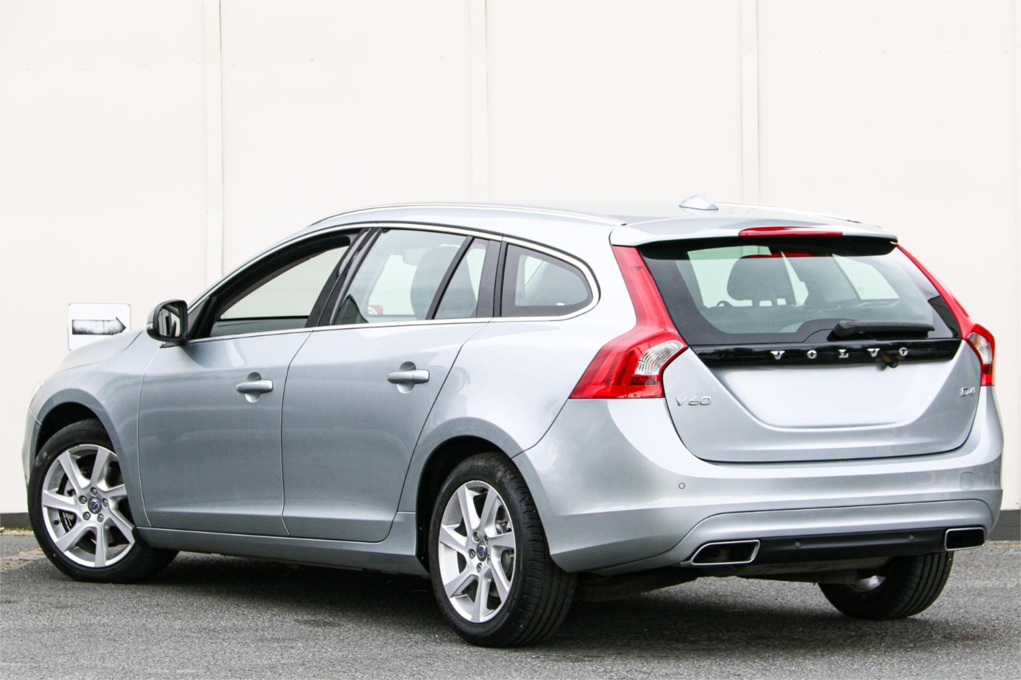 2015 VOLVO V60 F MY15 D4 KINETIC 8 SP AUTOMATIC 4D WAGON