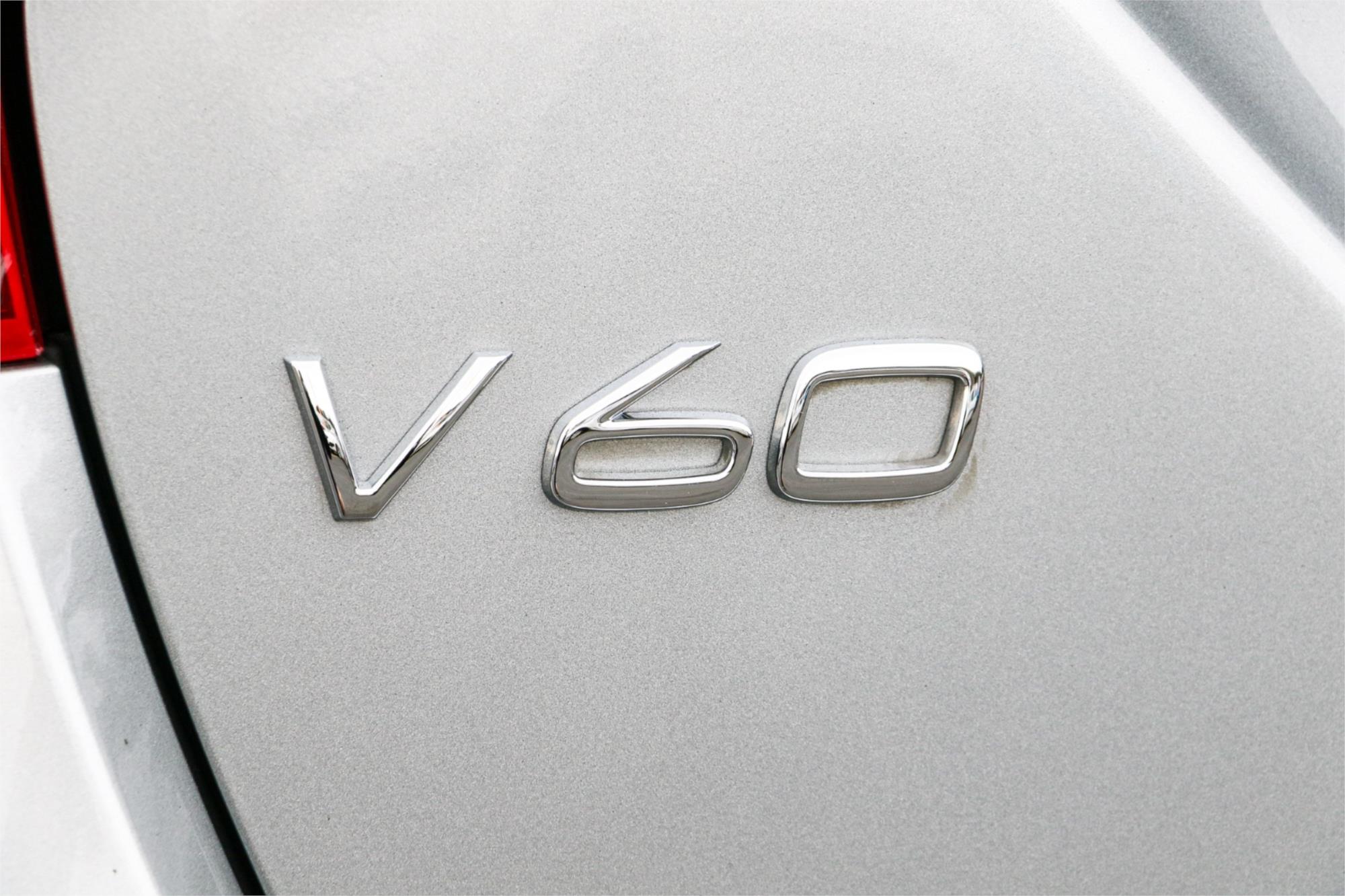 2015 VOLVO V60 F MY15 D4 KINETIC 8 SP AUTOMATIC 4D WAGON