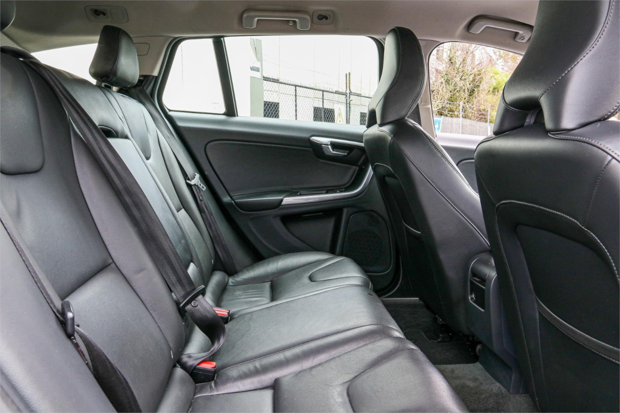 2015 VOLVO V60 F MY15 D4 KINETIC 8 SP AUTOMATIC 4D WAGON