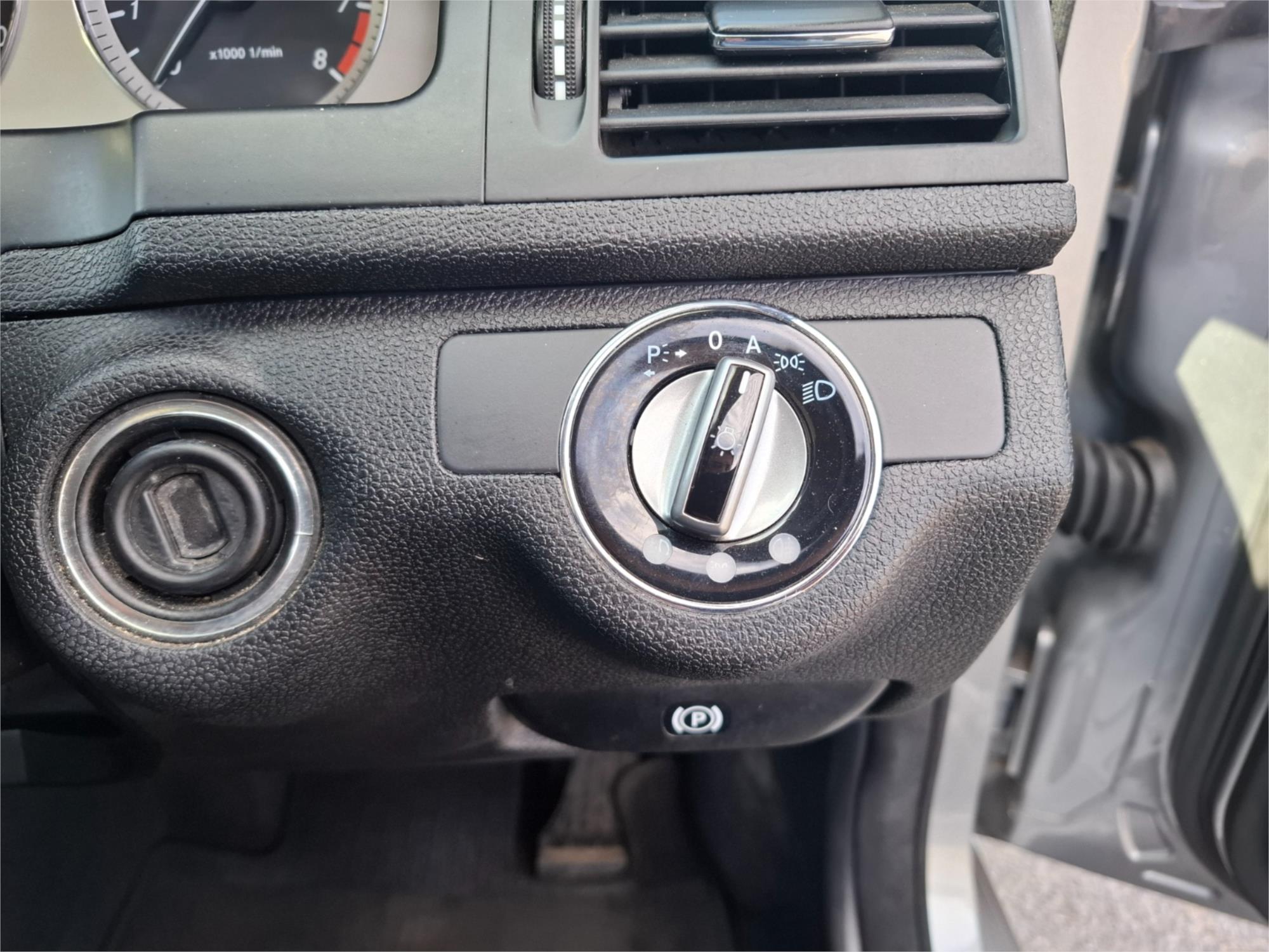 2009 MERCEDES-BENZ C200 W204 KOMPRESSOR CLASSIC 5 SP AUTOMATIC TIPSHIFT 4D SEDAN