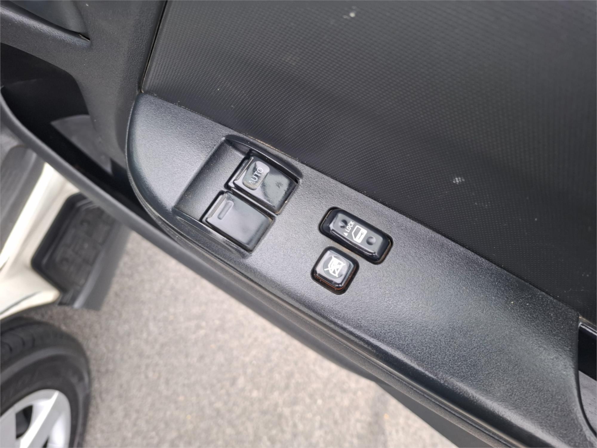 2010 TOYOTA HIACE KDH201R MY07 UPGRADE LWB 5 SP MANUAL 4D VAN