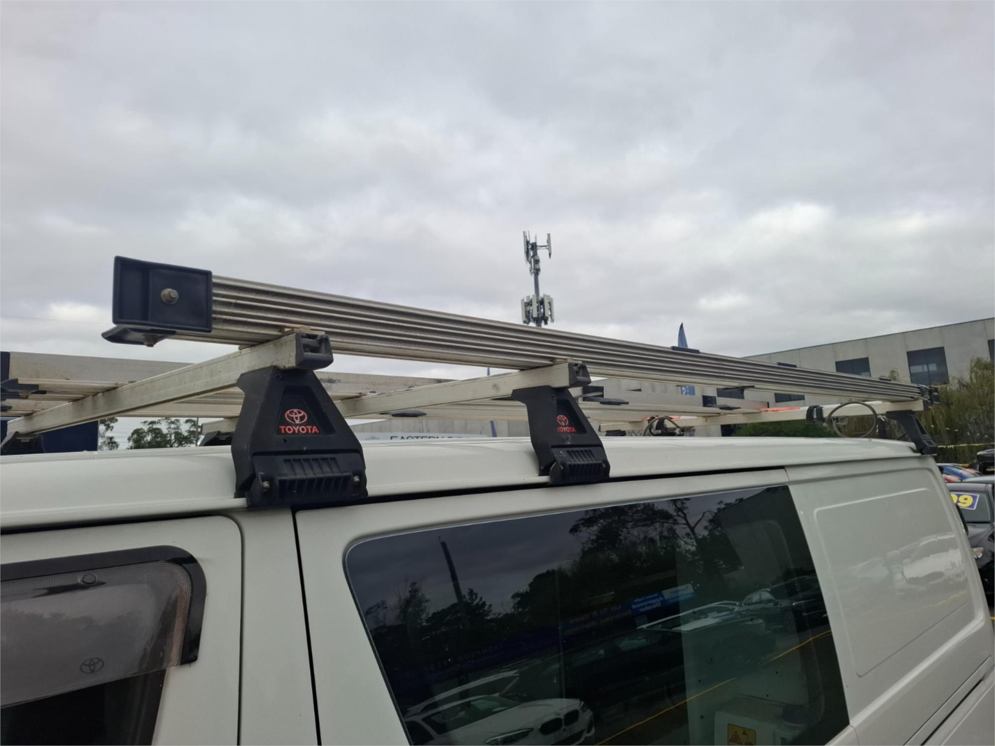 2010 TOYOTA HIACE KDH201R MY07 UPGRADE LWB 5 SP MANUAL 4D VAN