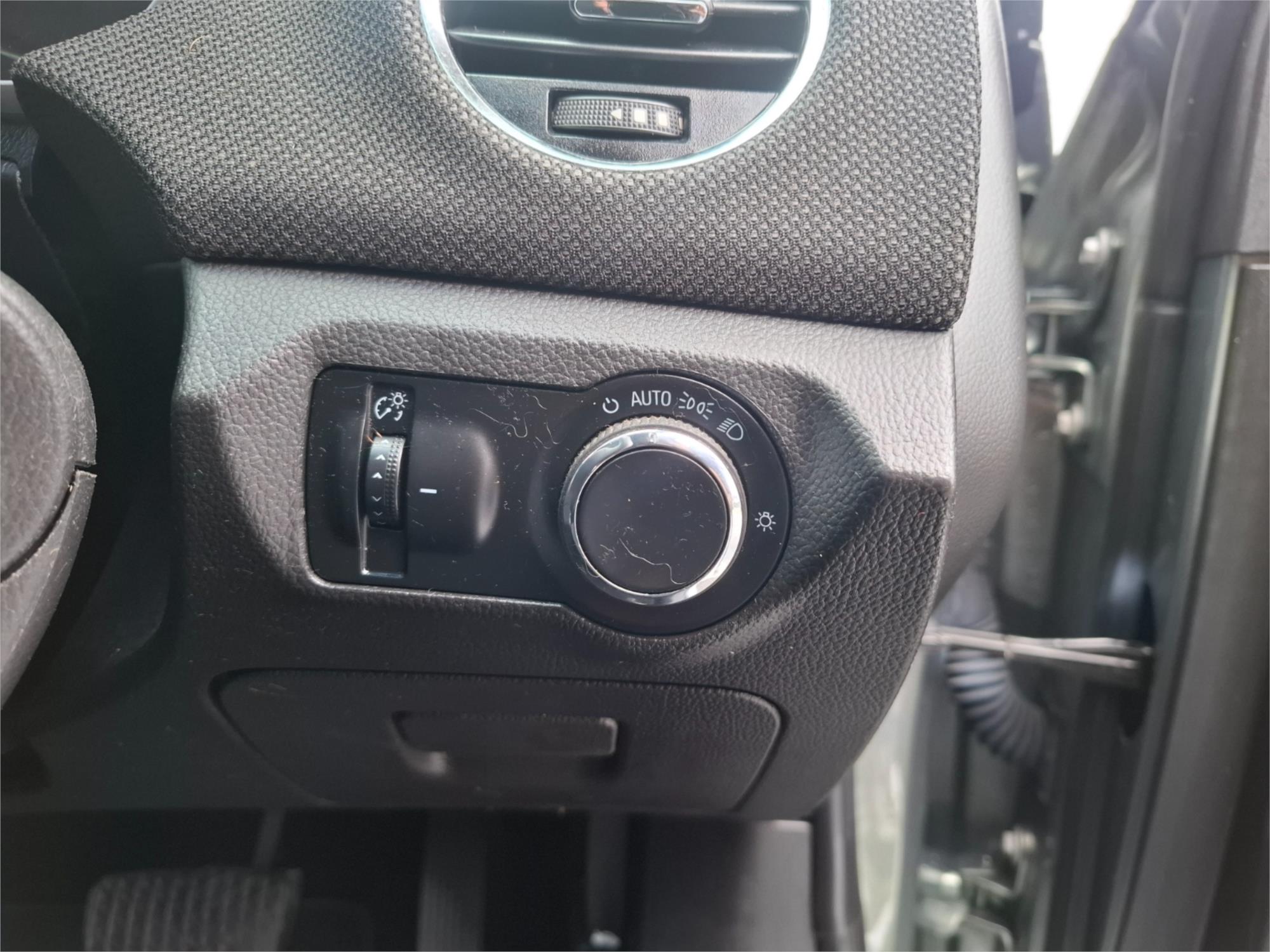2015 HOLDEN CRUZE JH MY14 EQUIPE 6 SP AUTOMATIC 4D SEDAN