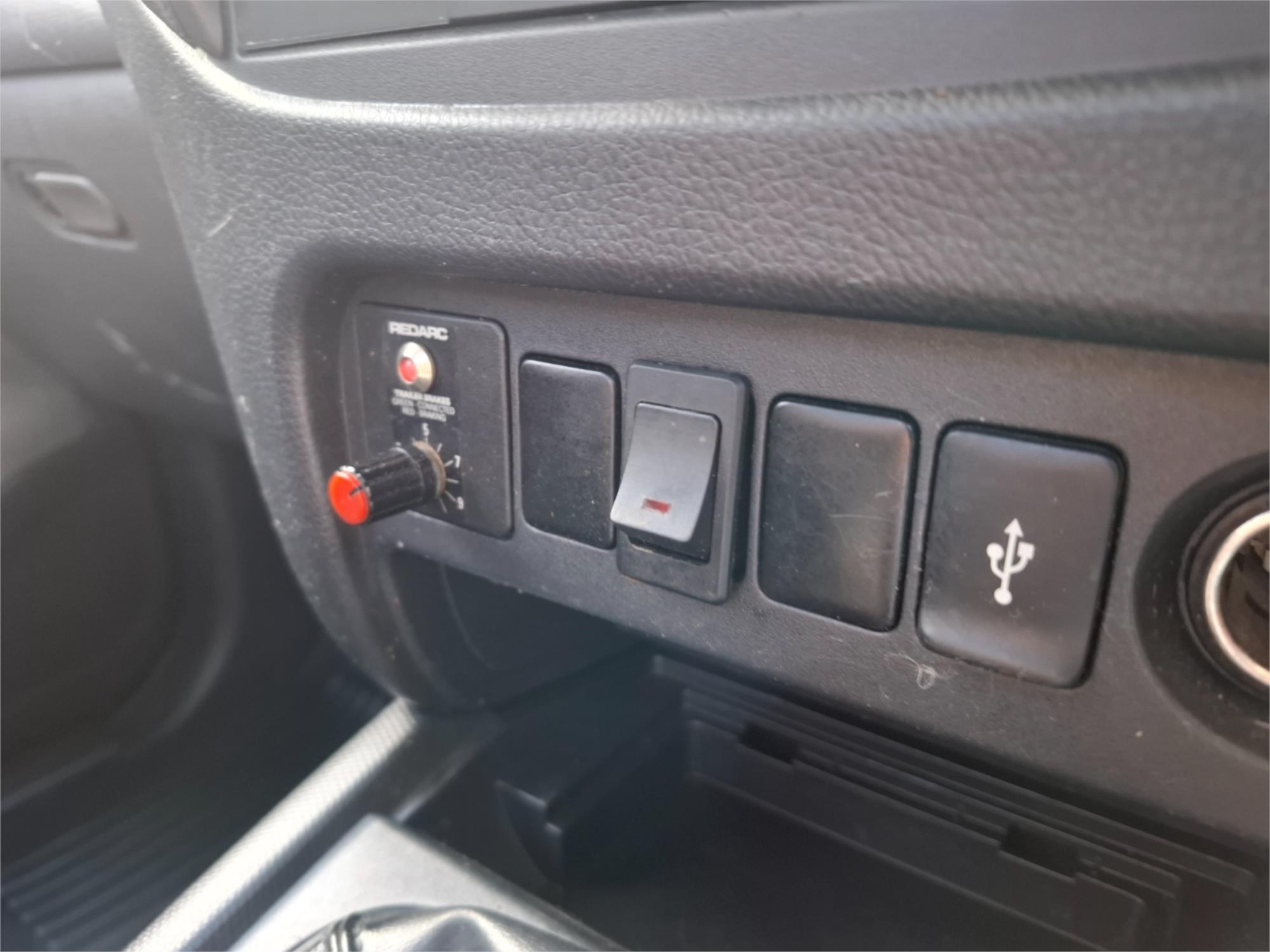 2015 MITSUBISHI TRITON MQ MY16 GLX (4x4) 6 SP MANUAL C/CHAS
