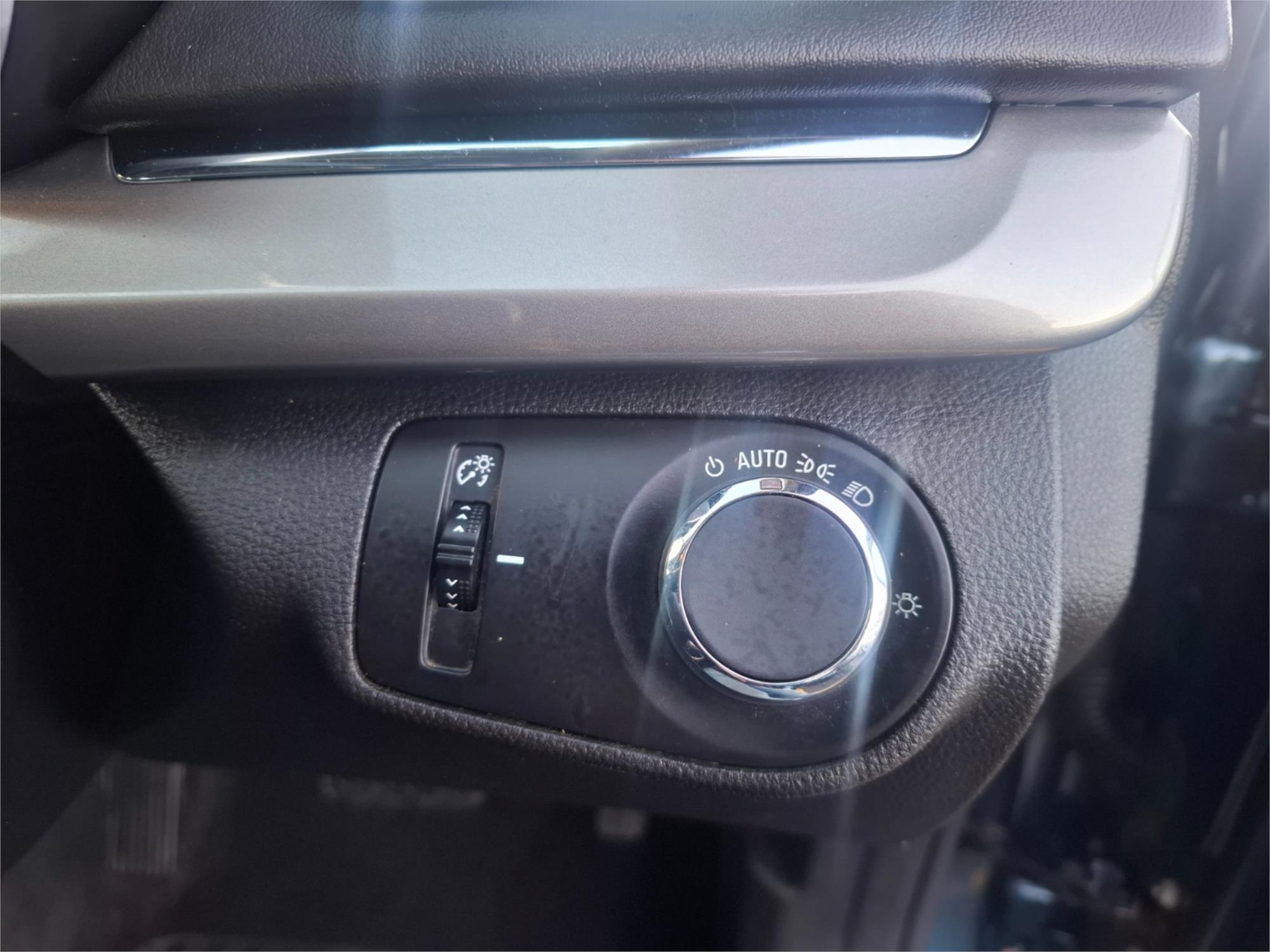 2013 HOLDEN COMMODORE VF MY14 INTERNATIONAL 6 SP AUTOMATIC 4D SEDAN