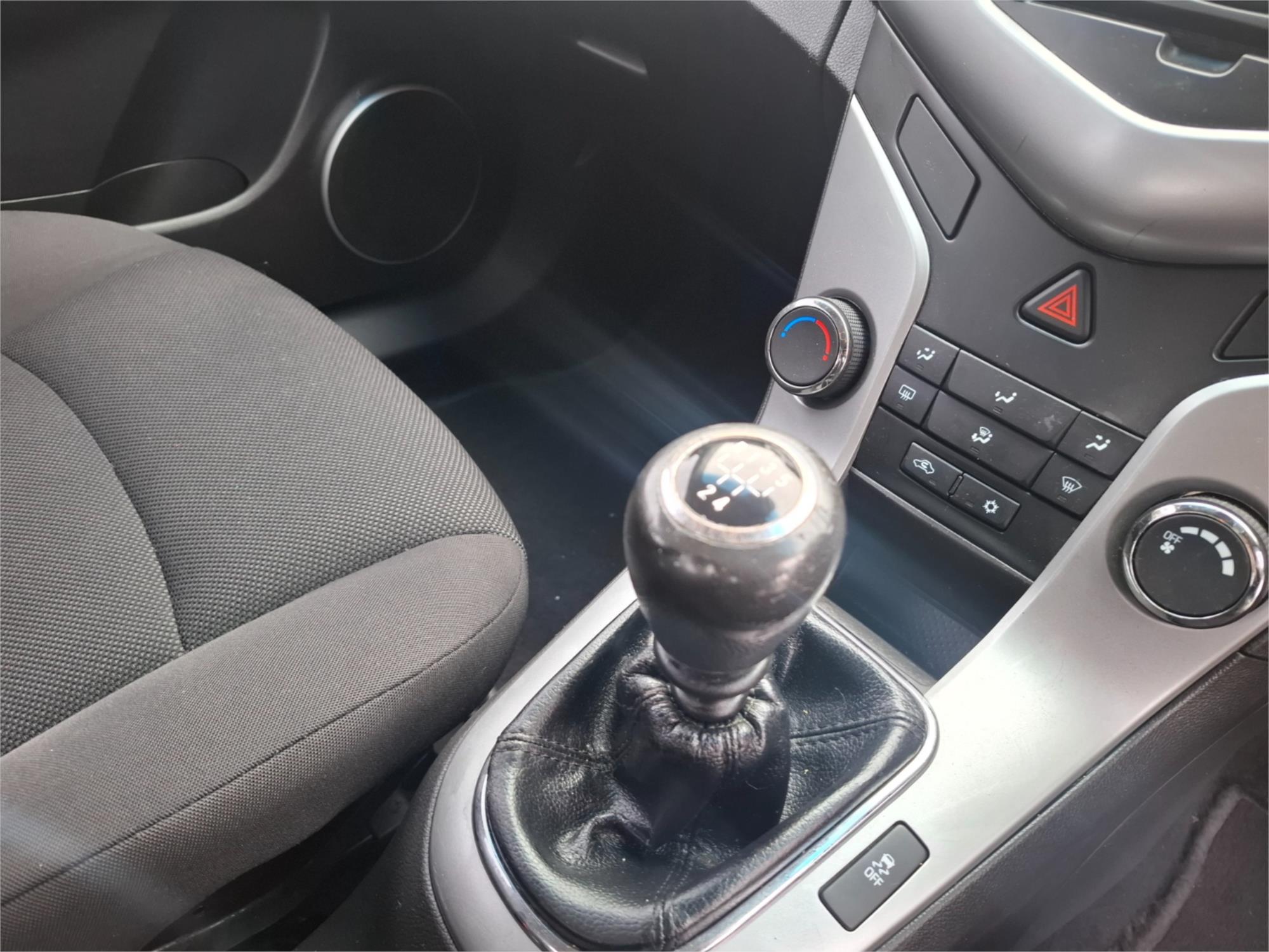 2012 HOLDEN CRUZE JH MY12 CD 5 SP MANUAL 5D HATCHBACK