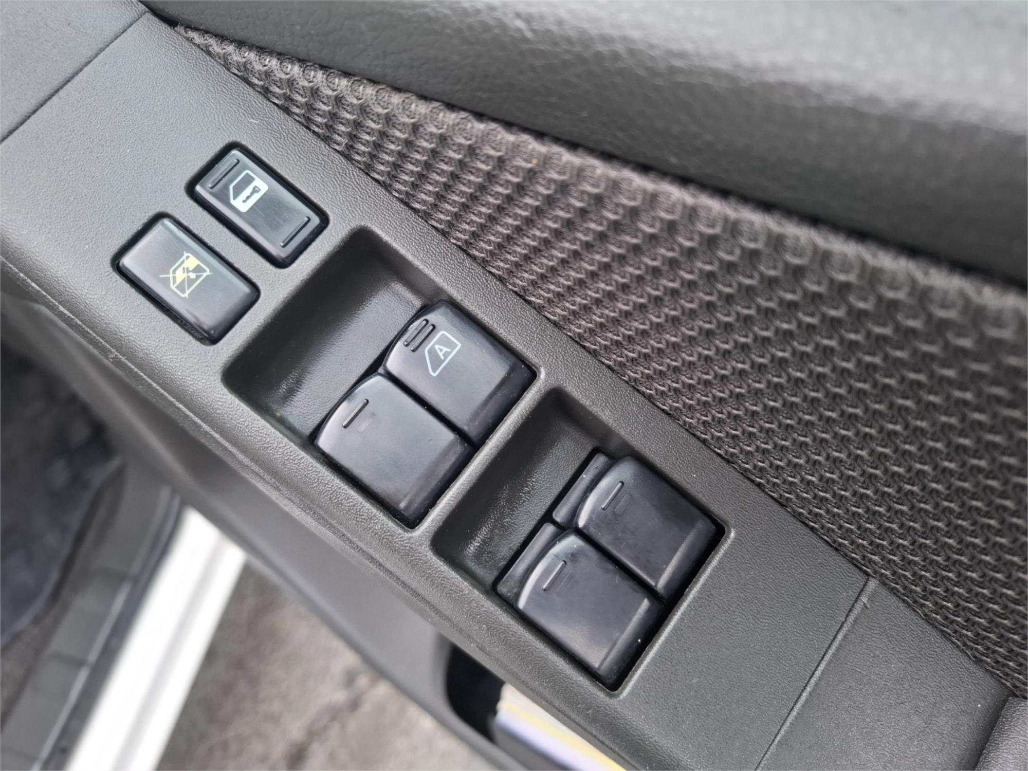 2011 NISSAN NAVARA D40 MY11 RX (4x2) 5 SP AUTOMATIC DUAL CAB P/UP