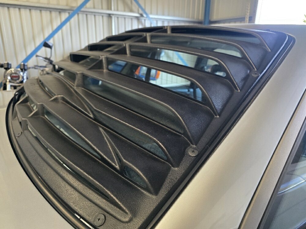 1990 HOLDEN COMMODORE VN S 5 SP MANUAL 4D SEDAN