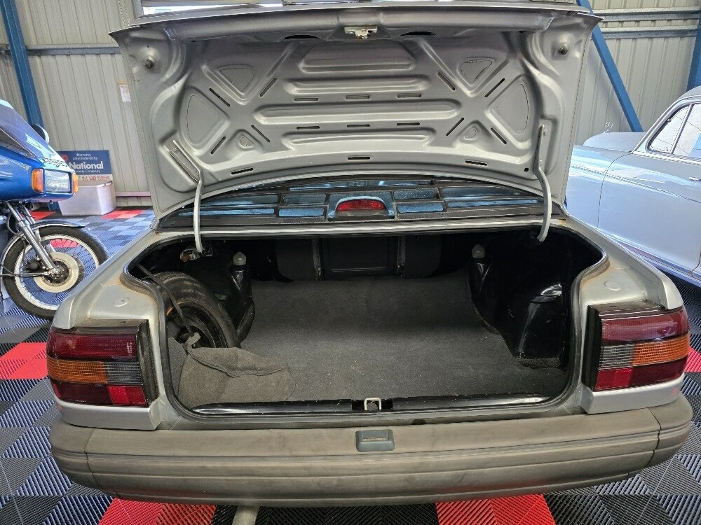 1990 HOLDEN COMMODORE VN S 5 SP MANUAL 4D SEDAN