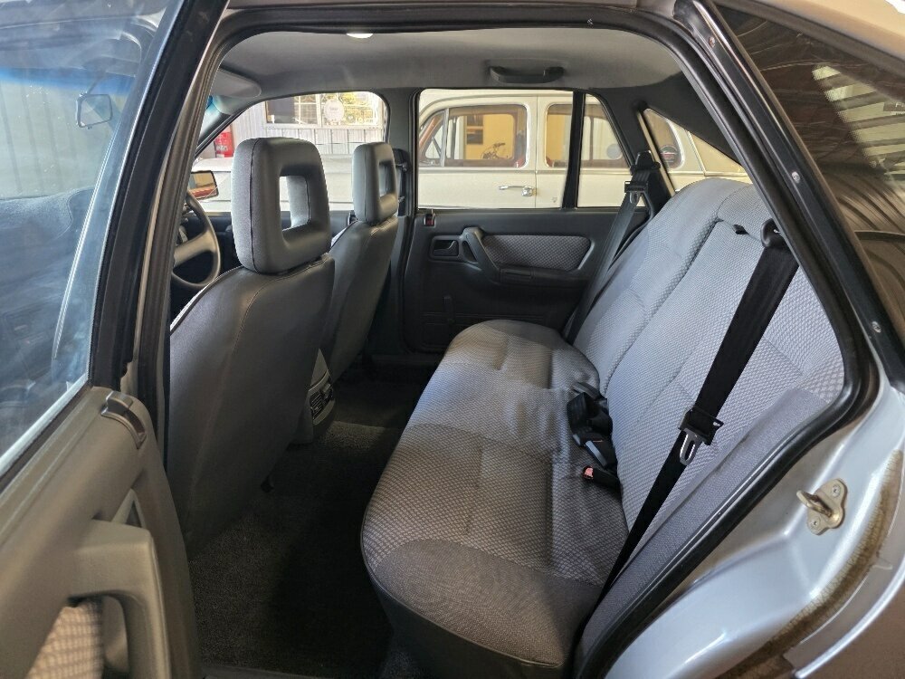 1990 HOLDEN COMMODORE VN S 5 SP MANUAL 4D SEDAN
