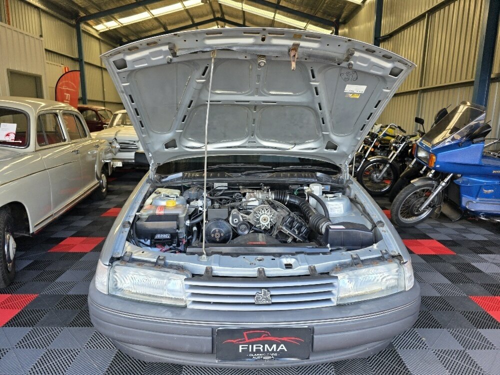 1990 HOLDEN COMMODORE VN S 5 SP MANUAL 4D SEDAN