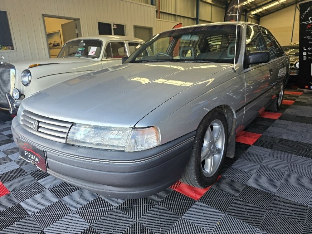 1990 HOLDEN COMMODORE VN S 5 SP MANUAL 4D SEDAN