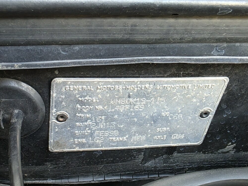 1990 HOLDEN COMMODORE VN S 5 SP MANUAL 4D SEDAN