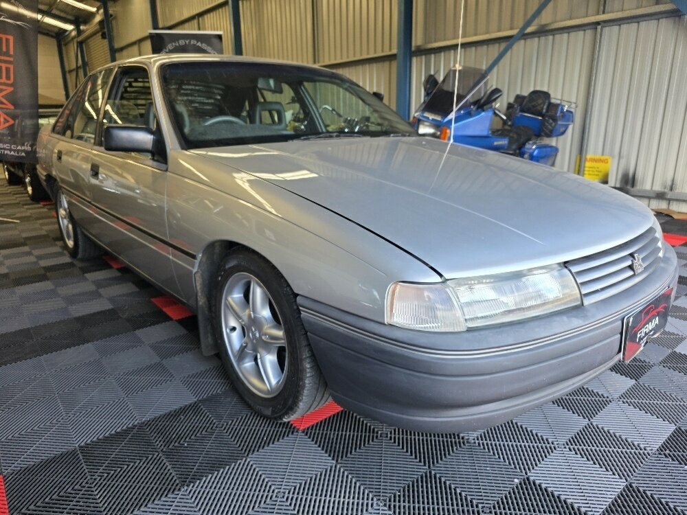 1990 HOLDEN COMMODORE VN S 5 SP MANUAL 4D SEDAN