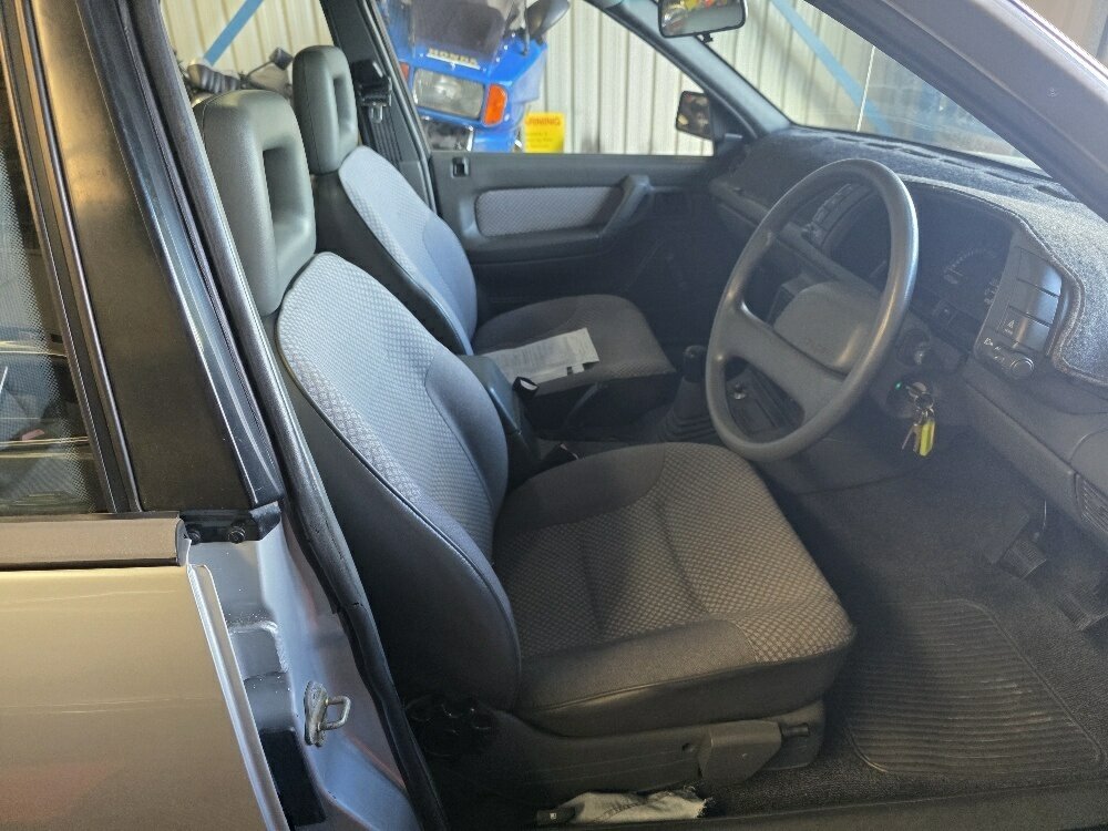 1990 HOLDEN COMMODORE VN S 5 SP MANUAL 4D SEDAN