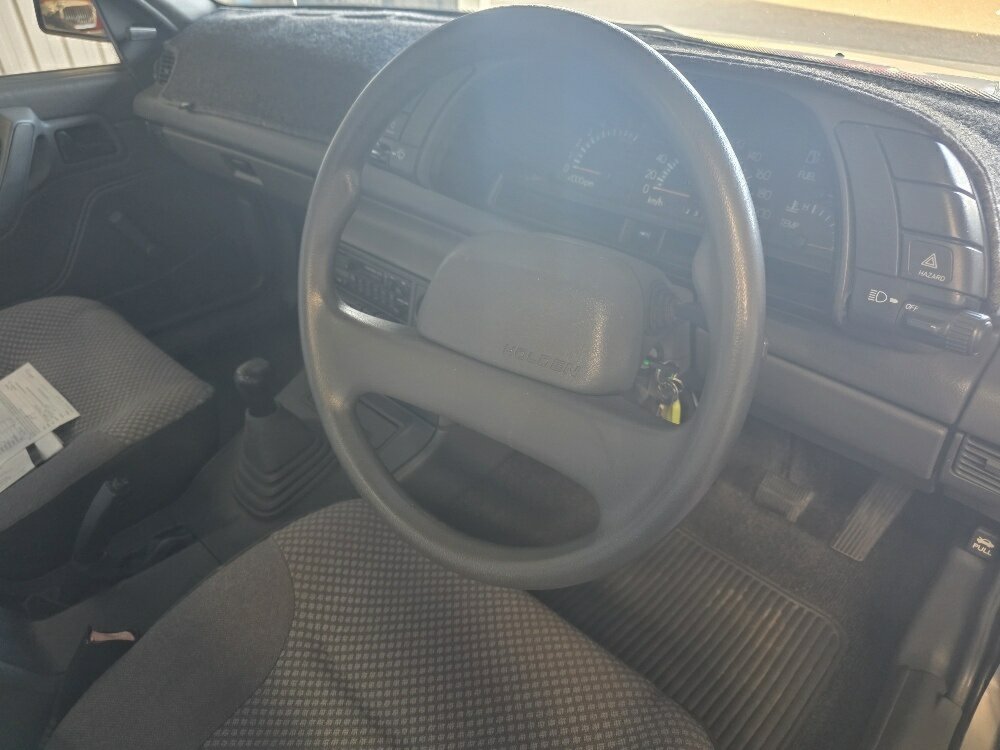 1990 HOLDEN COMMODORE VN S 5 SP MANUAL 4D SEDAN