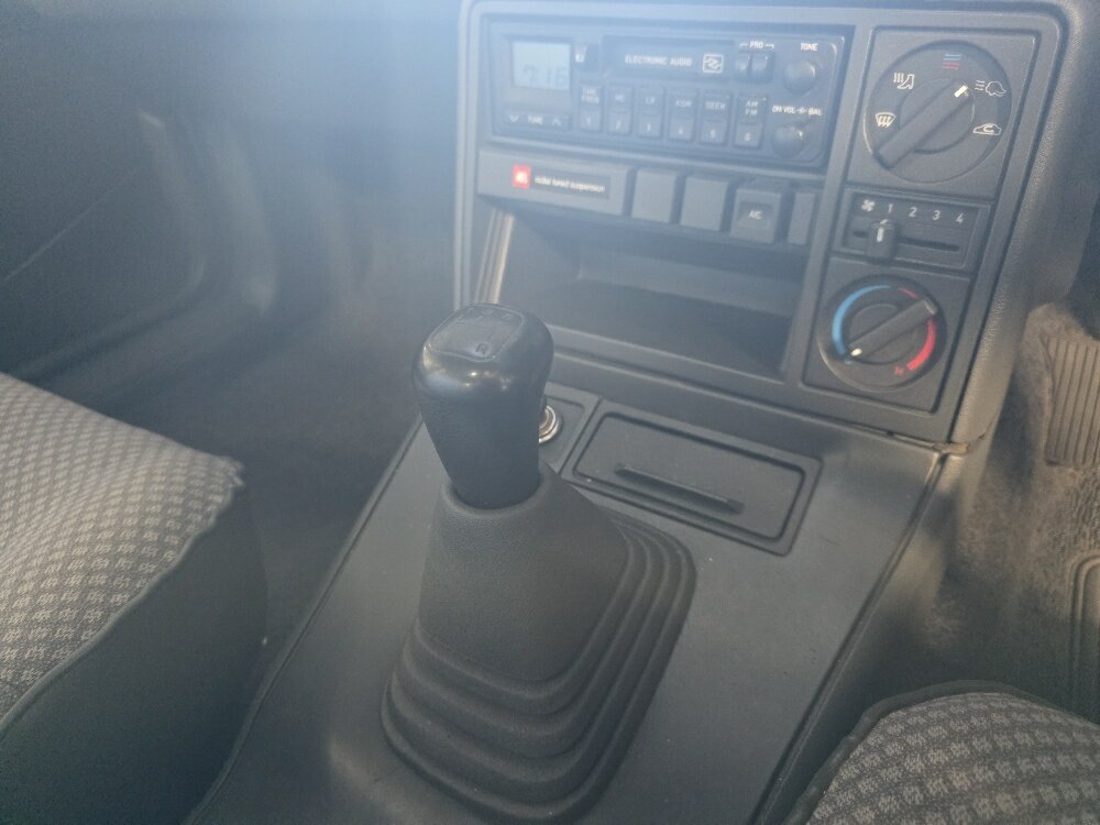 1990 HOLDEN COMMODORE VN S 5 SP MANUAL 4D SEDAN