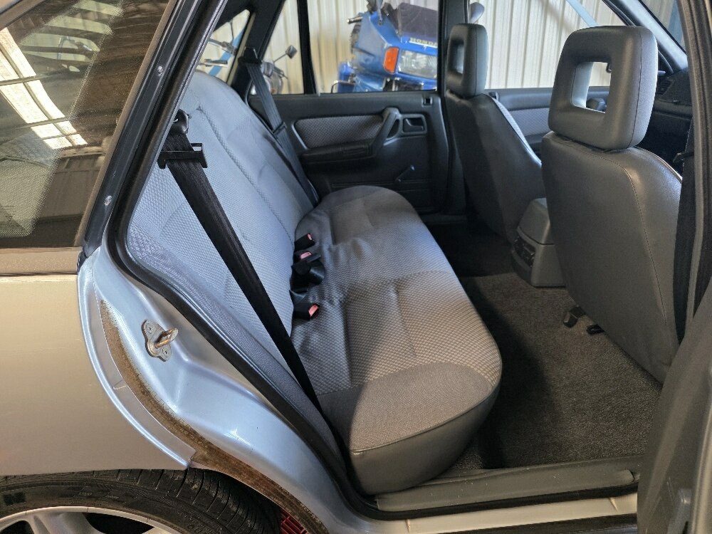 1990 HOLDEN COMMODORE VN S 5 SP MANUAL 4D SEDAN