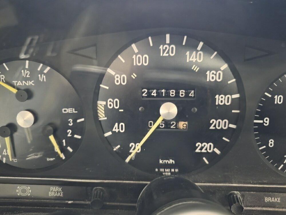 1979 MERCEDES-BENZ 280 W123 CE 4 SP AUTOMATIC 2D COUPE