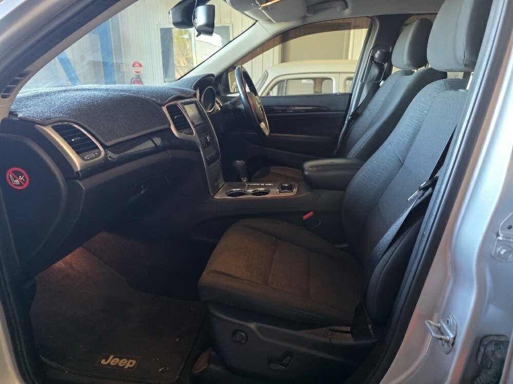 2013 JEEP GRAND CHEROKEE WK MY13 LAREDO (4x4) 5 SP AUTOMATIC 4D WAGON