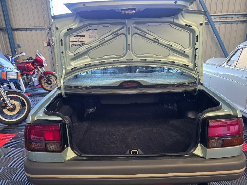 1991 FORD FALCON EA 30TH ANNIV 5 SP MANUAL 4D SEDAN
