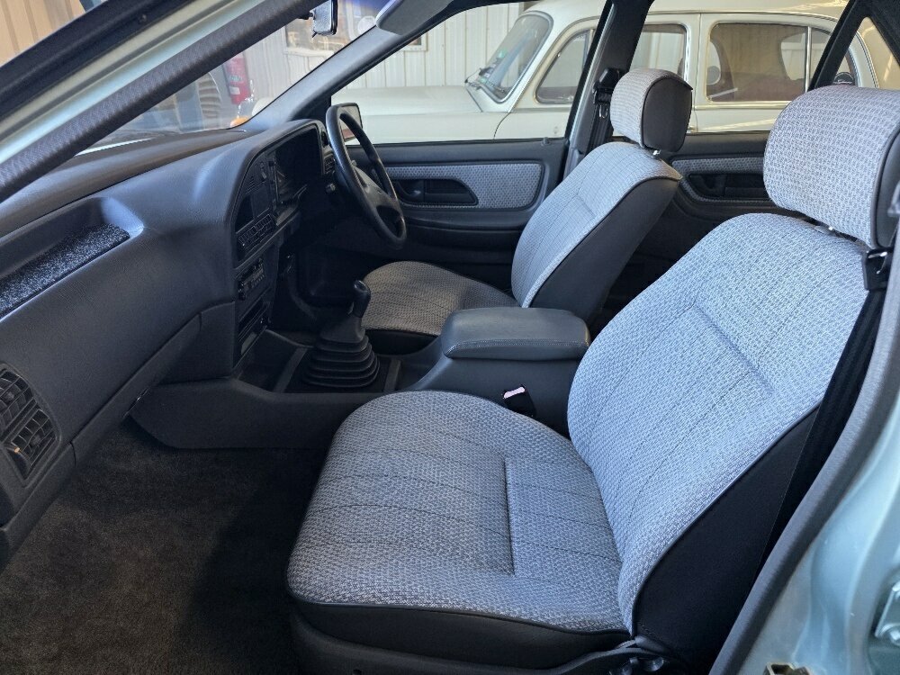 1991 FORD FALCON EA 30TH ANNIV 5 SP MANUAL 4D SEDAN