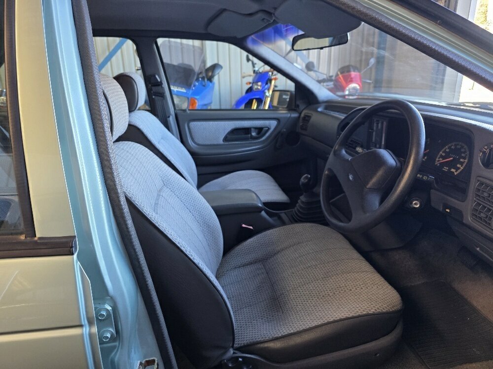 1991 FORD FALCON EA 30TH ANNIV 5 SP MANUAL 4D SEDAN