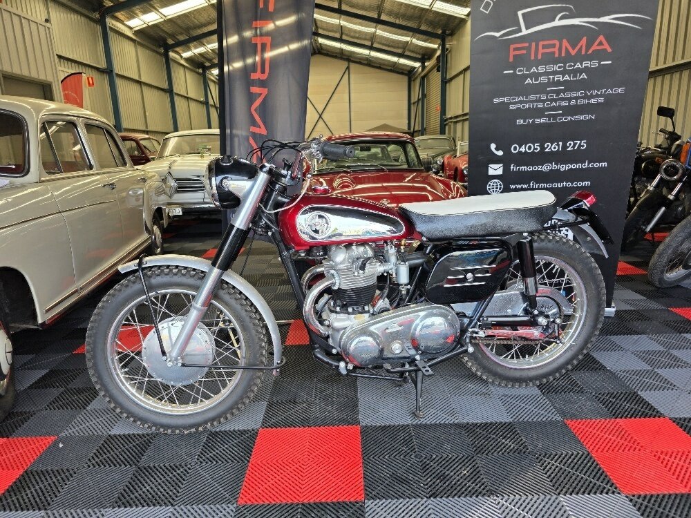 1957 NORTON NOMAD 600 ROAD