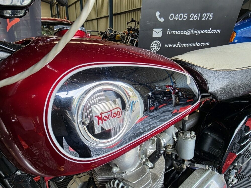 1957 NORTON NOMAD 600 ROAD