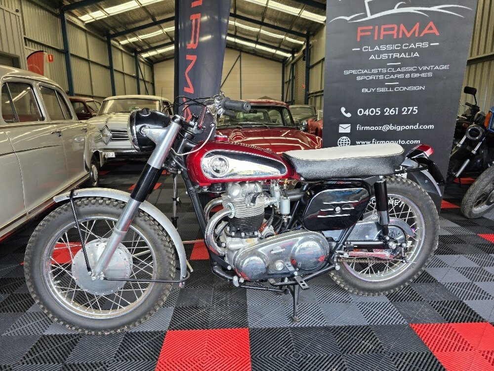 1957 NORTON NOMAD 600 ROAD