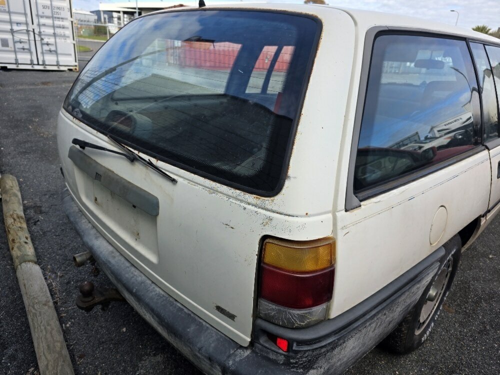 1990 HOLDEN COMMODORE VN 5 SP MANUAL 4D WAGON