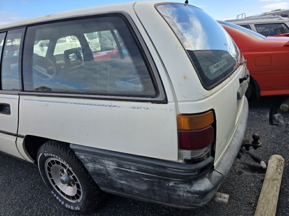 1990 HOLDEN COMMODORE VN 5 SP MANUAL 4D WAGON