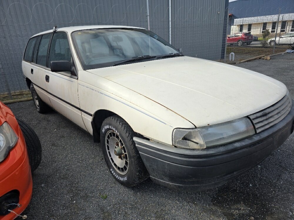 1990 HOLDEN COMMODORE VN 5 SP MANUAL 4D WAGON
