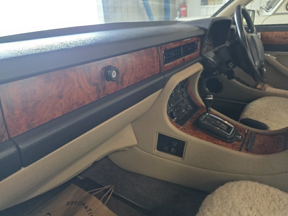 1993 JAGUAR XJ6 3.2 4 SP AUTOMATIC 4D SEDAN