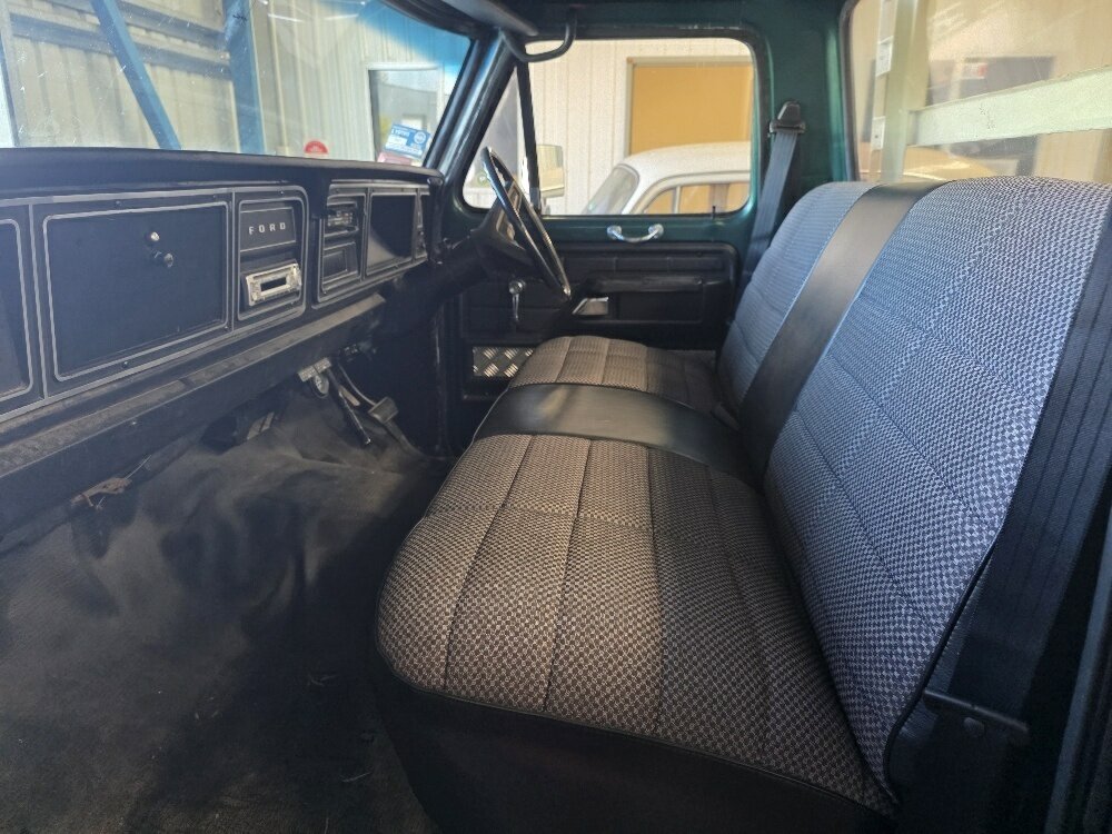 1979 FORD F100 CUSTOM 4 SP MANUAL 2D UTILITY