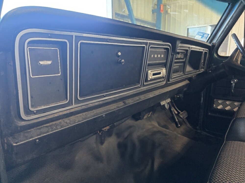 1979 FORD F100 CUSTOM 4 SP MANUAL 2D UTILITY