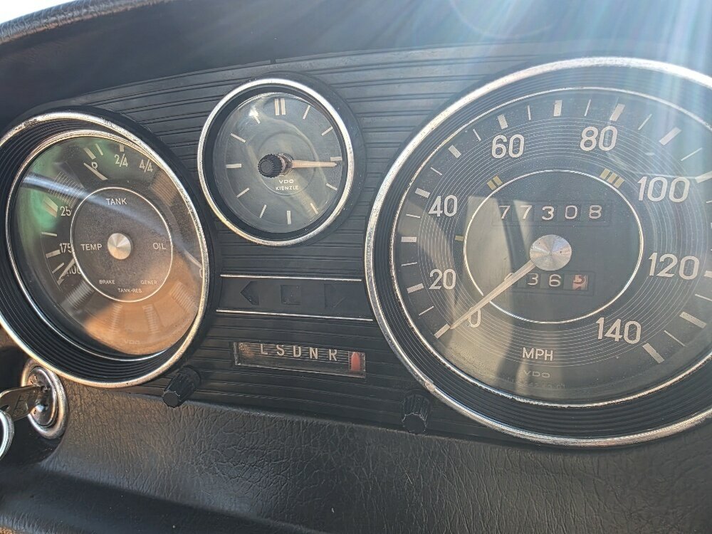 1971 MERCEDES-BENZ 230 W123 3 SP AUTOMATIC 4D SEDAN