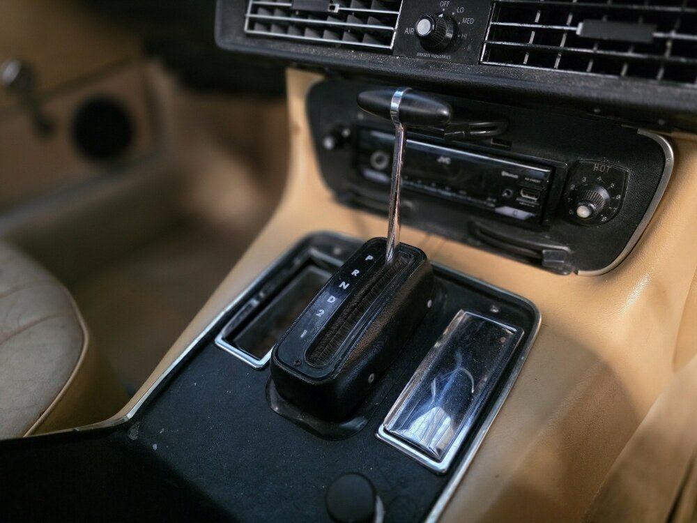 1972 DAIMLER SOVEREIGN SER I 4.2 3 SP AUTOMATIC 4D SEDAN