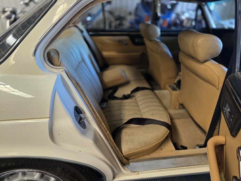 1972 DAIMLER SOVEREIGN SER I 4.2 3 SP AUTOMATIC 4D SEDAN