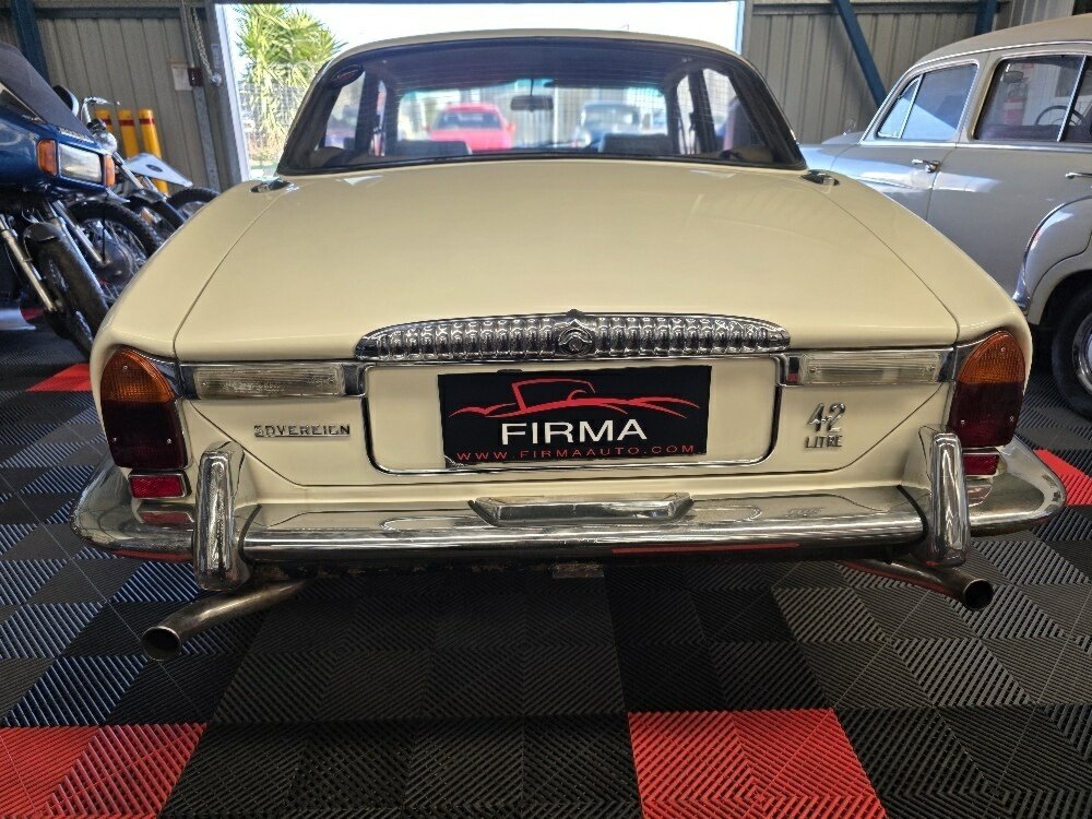 1972 DAIMLER SOVEREIGN SER I 4.2 3 SP AUTOMATIC 4D SEDAN